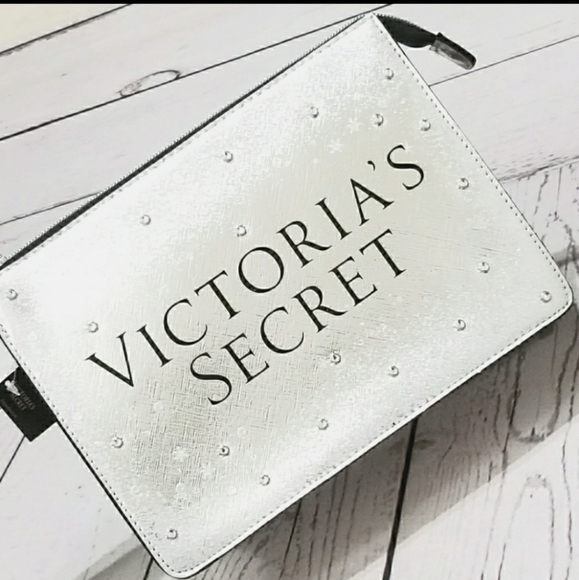 Victoria's Secret Handbags - 💟VS Metallic Beauty Bag💟